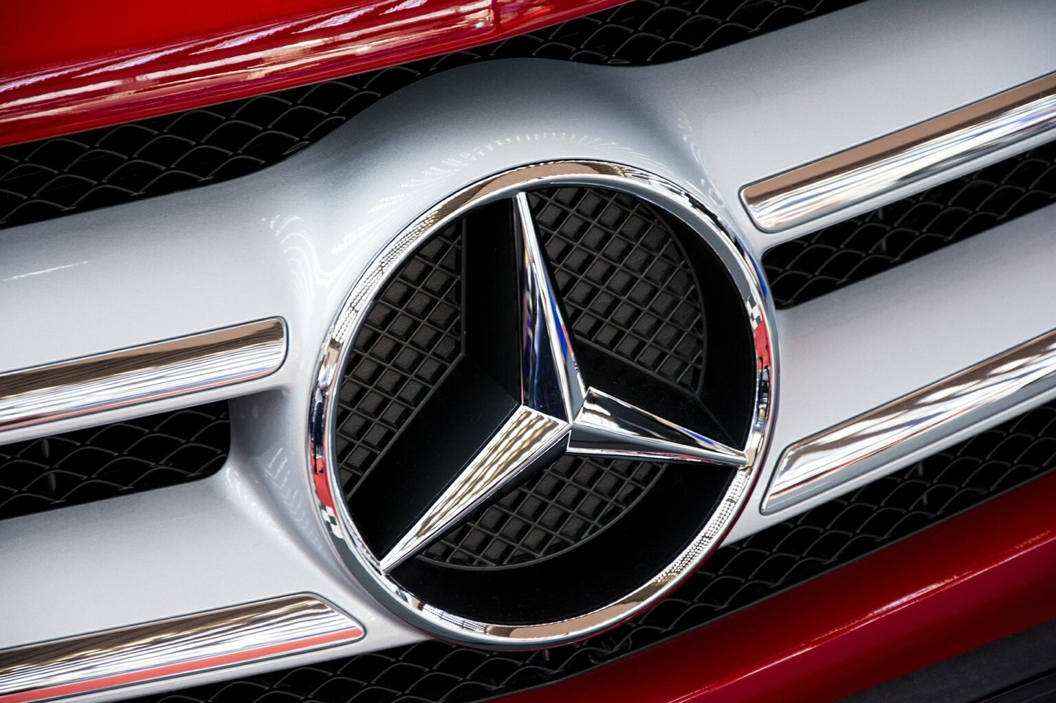 Cambio ticker per Mercedes Benz / Daimler